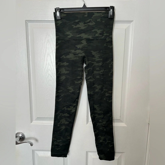 . Spanx Leggings Seamless Green Camo Size M - Picture 2 of 4